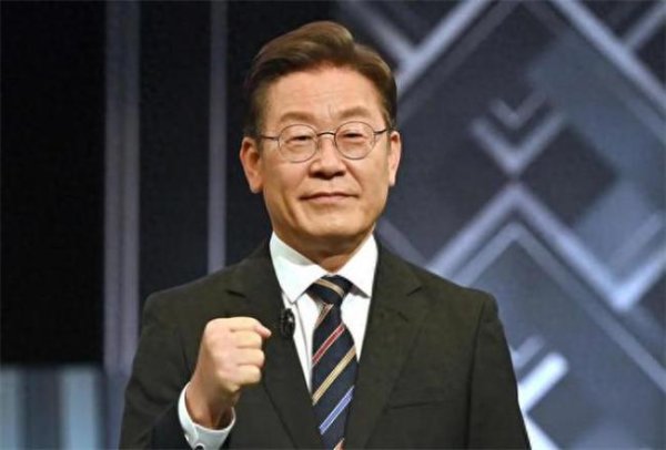 万利配资 帮尹锡悦造谣中国，韩记者落网，李在明想用8年，扭转中韩关系？
